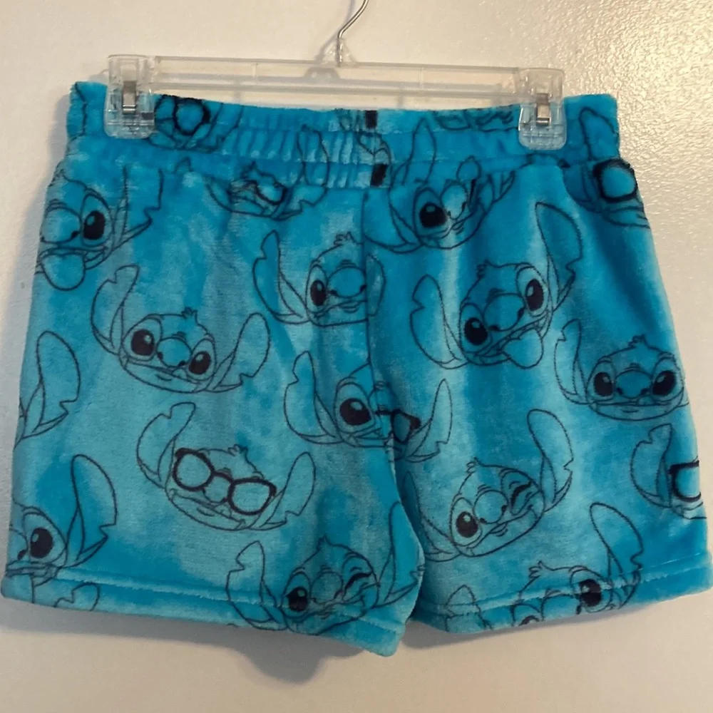 🟥 Disney Stitch Junior’s PJ shorts (NWT) size M - Picture 2 of 7